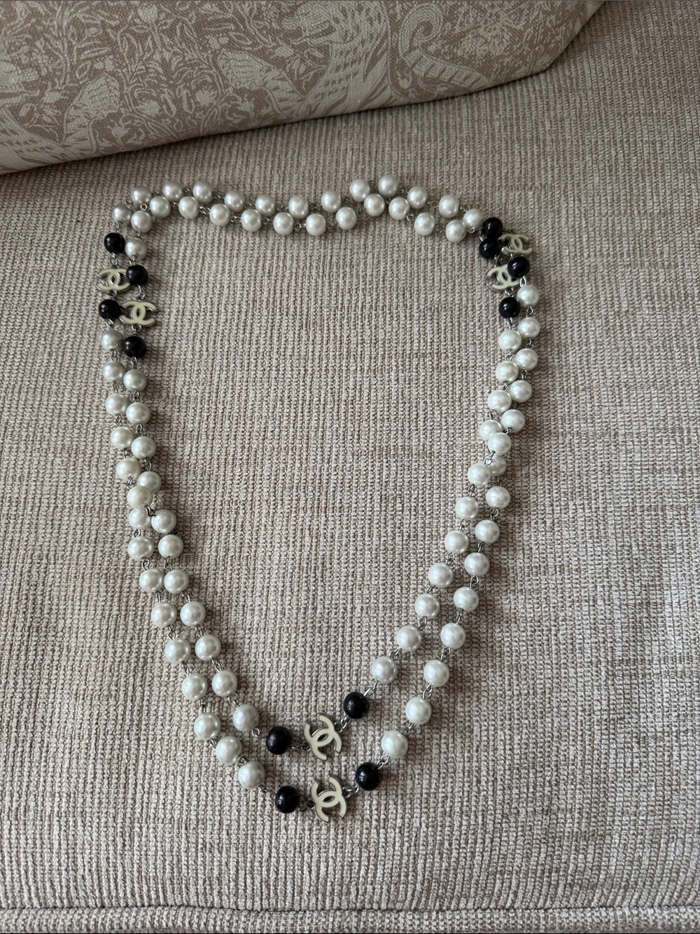 Pearl and Black Bead Long Necklace - Elegant Women Jewelry